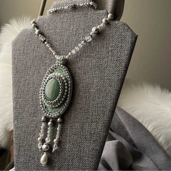 Beautiful Jadeite Semi-Precious Gemstones Large Pendant 20" Necklace - Picture 12 of 15